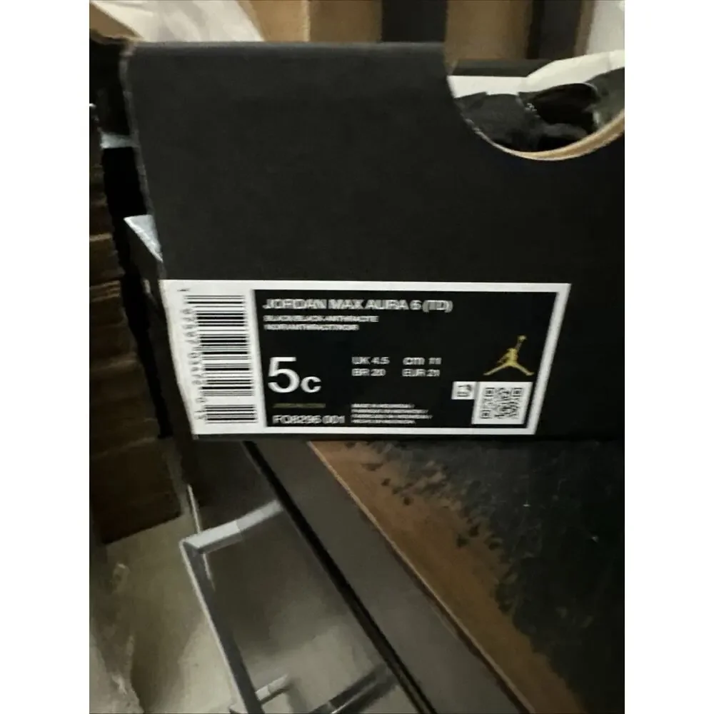 New Kids Size 5c Jordan Max Aura Black FQ8296-001